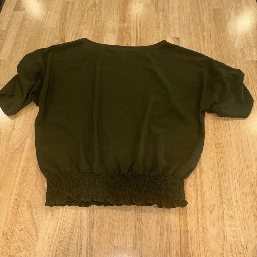 Michael Kors Women’s Green Top Sz Large Smocked Hem Rolled Tab Sleeve Gold Logo